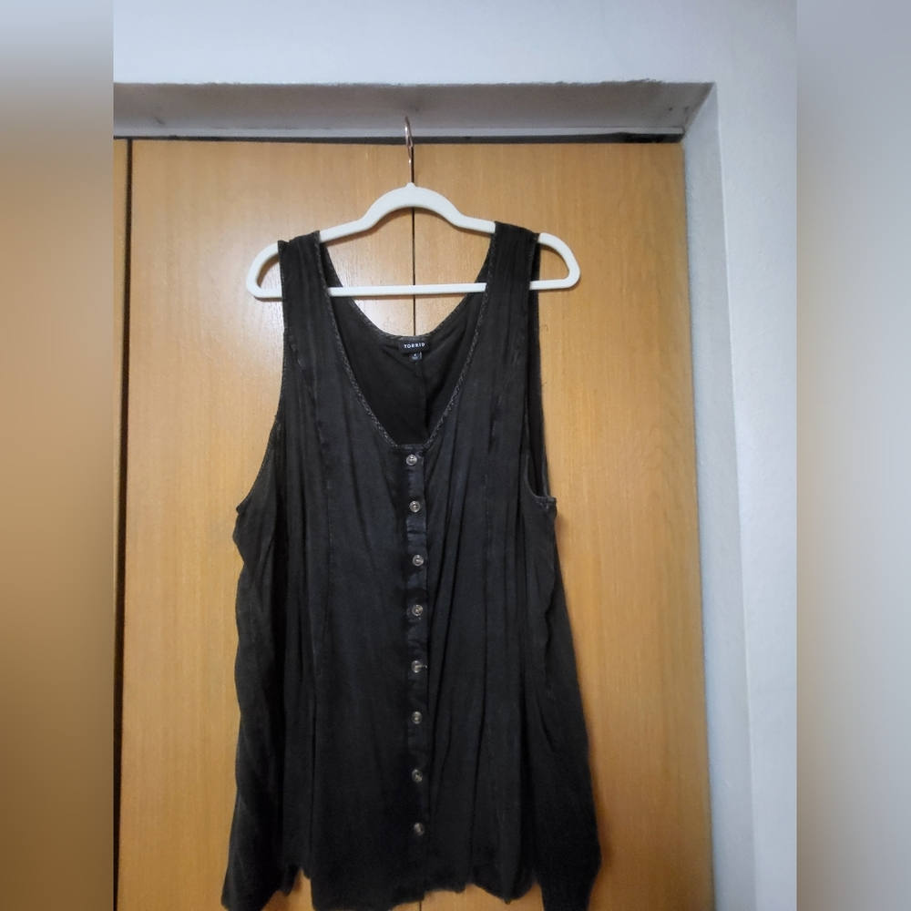 Black Button-Down Sleeveless Top